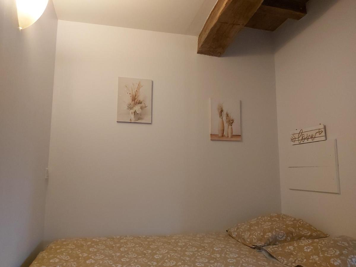 Les Trois Plumes - Centre - Vue Cour Arboree Bourg-en-Bresse